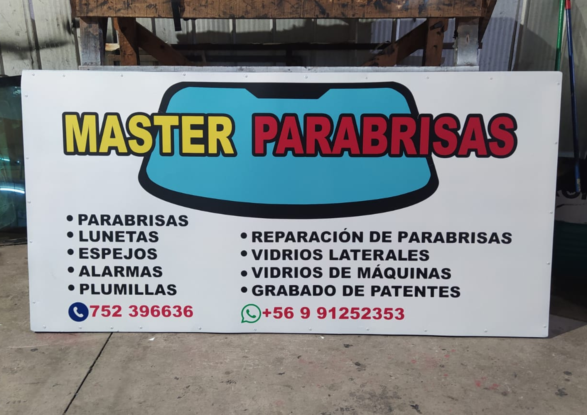 Letrero publicitario para Master Parabrisas